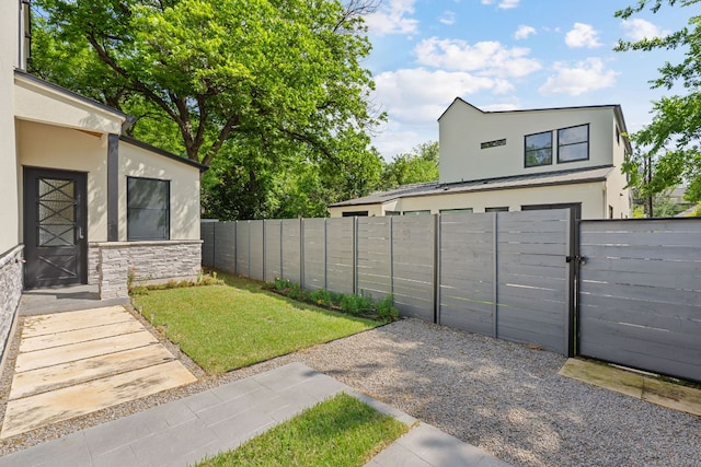 408 W 34th St, Austin, TX 78705 - view of yard featuring a gate