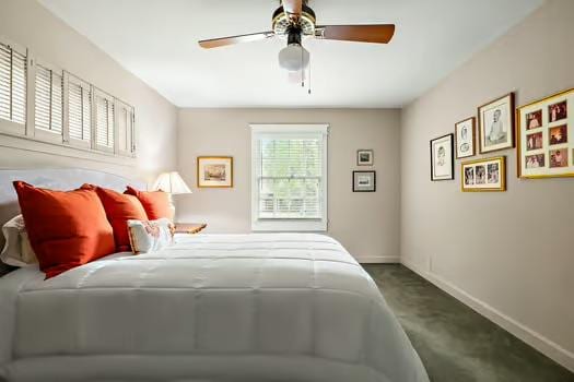 bedroom with baseboards, carpet, and a ceiling fan