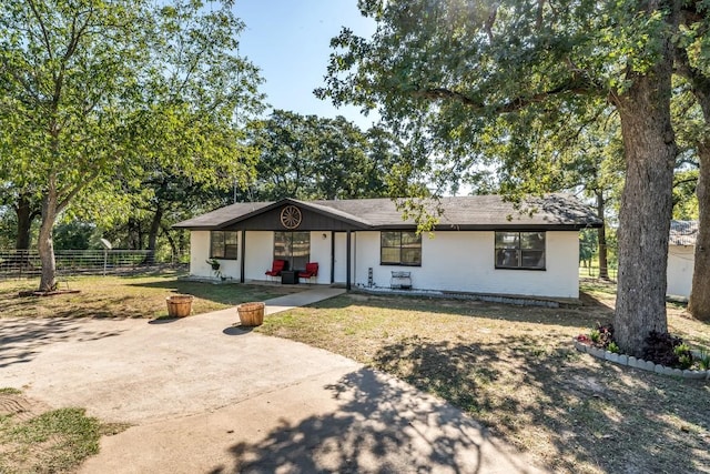 9623 County Road 347, Caldwell, TX 77836 - view of front of property with a front lawn and fence