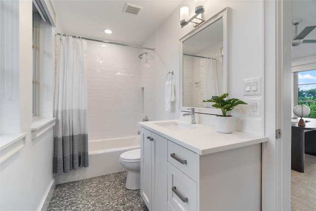2902 Cedarview Dr, Austin, TX 78704 - bathroom featuring shower / tub combo with curtain, vanity, toilet, recessed lighting, and visible vents