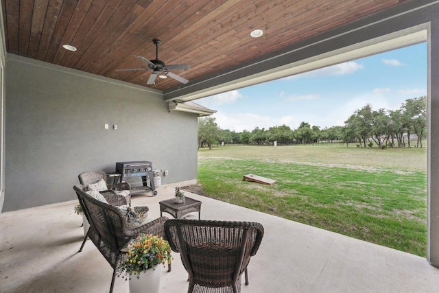 view of patio featuring an outdoor hangout area and a ceiling fan