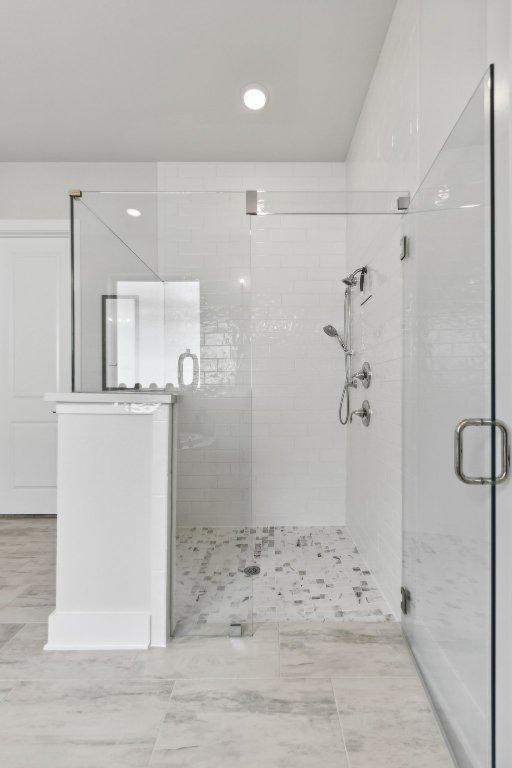 full bath featuring recessed lighting and a stall shower