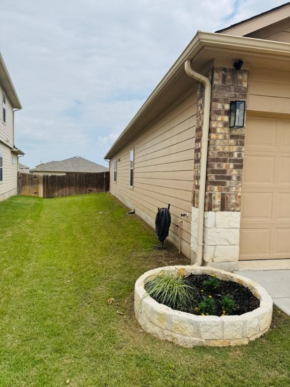 1045 Gaelic Dr, Georgetown, TX 78626 - view of side of property with an attached garage