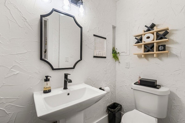 bathroom featuring a sink and toilet