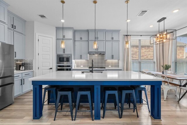 20620 Lukes Cv, Pflugerville, TX 78660 - kitchen with stainless steel appliances, backsplash, a sink, light countertops, and recessed lighting