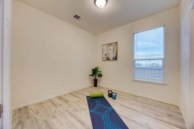 2950 E Old Settlers Blvd Unit 51, Round Rock, TX 78665 - exercise room featuring wood finished floors and baseboards