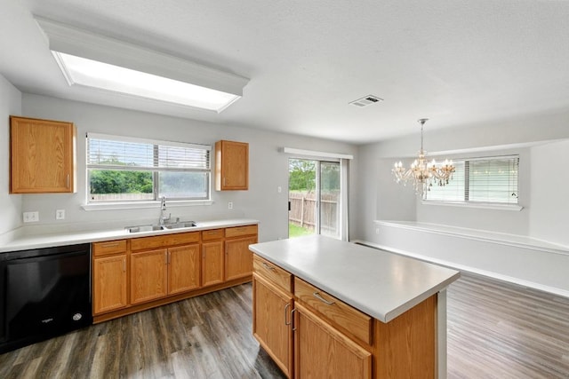 kitchen featuring visible vents, black dishwasher, dark wood-style floors, a chandelier, and a sink