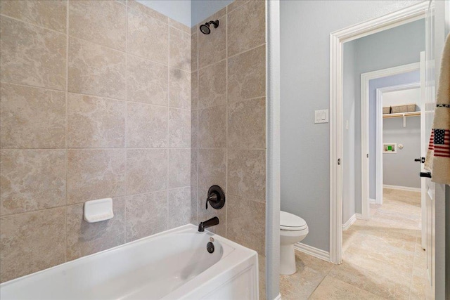full bathroom with toilet, baseboards, and bathtub / shower combination
