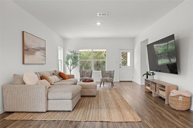 living room featuring visible vents, recessed lighting, baseboards, and wood finished floors
