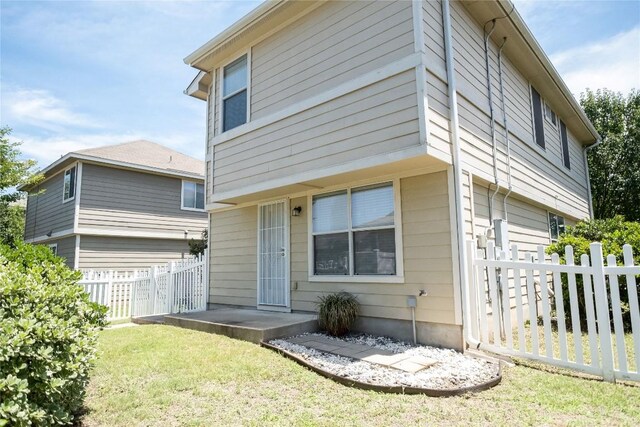 view of front of property with fence and a front yard