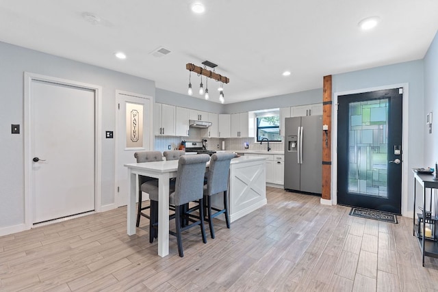 713 Buckingham Pl, Austin, TX 78745 - dining area with baseboards, recessed lighting, light wood-style flooring, and visible vents