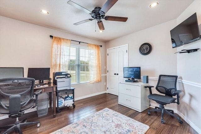 home office featuring dark wood-type flooring, recessed lighting, baseboards, and ceiling fan