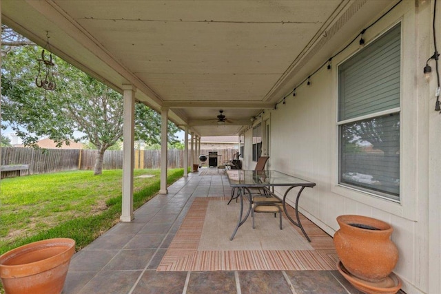 view of patio featuring a fenced backyard and ceiling fan
