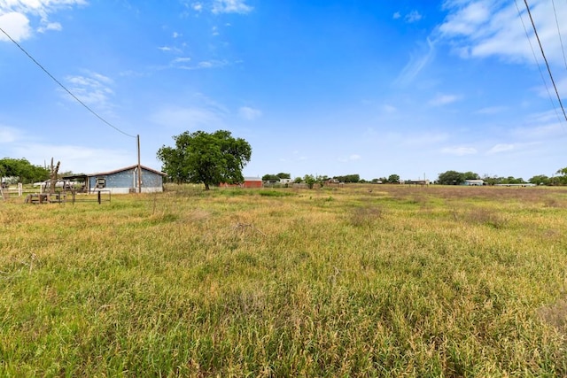 view of yard featuring a rural view
