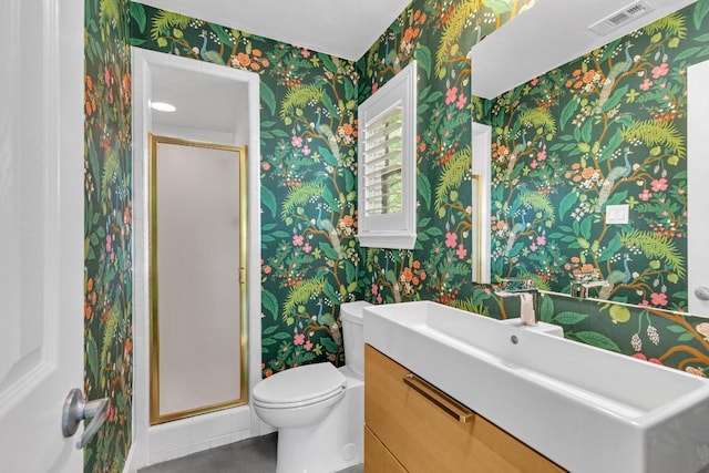 full bath featuring a shower stall, wallpapered walls, toilet, and visible vents