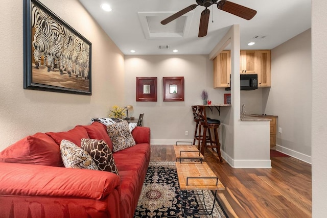 living room featuring a ceiling fan, baseboards, recessed lighting, wood finished floors, and visible vents