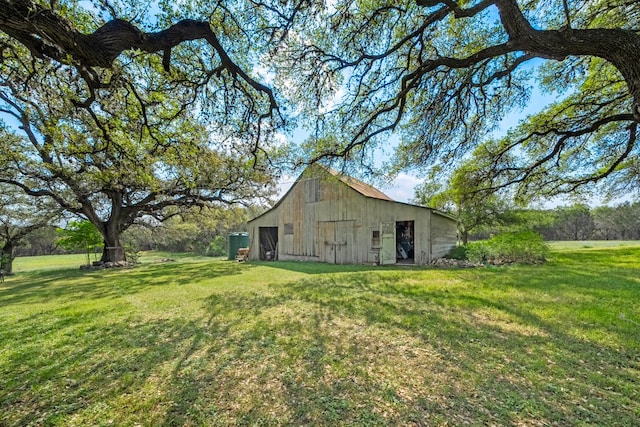 view of yard featuring a garage and an outbuilding