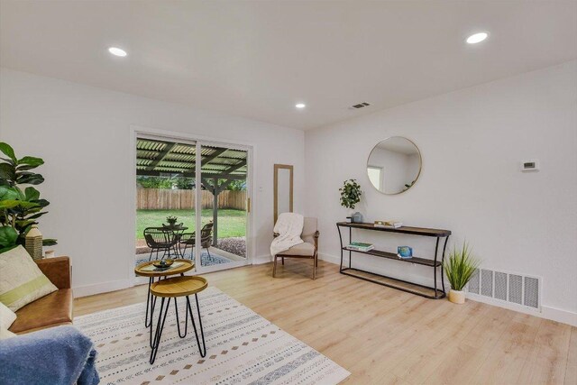 living area with light wood-style floors, baseboards, recessed lighting, and visible vents