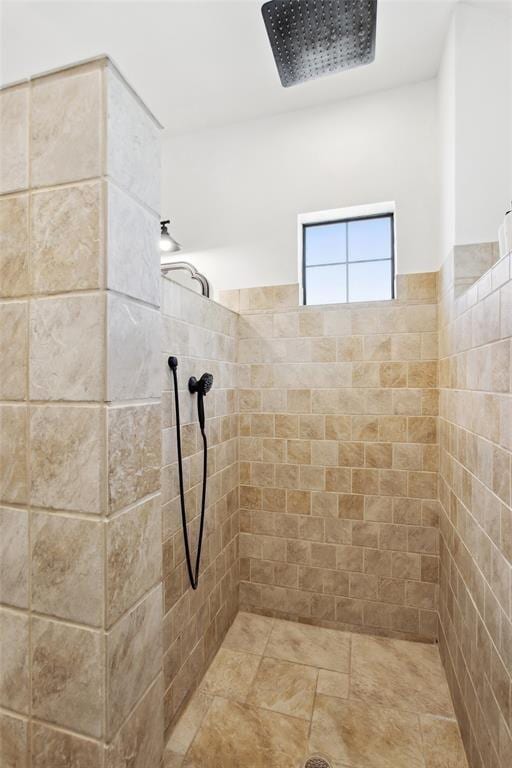 full bathroom featuring a tile shower