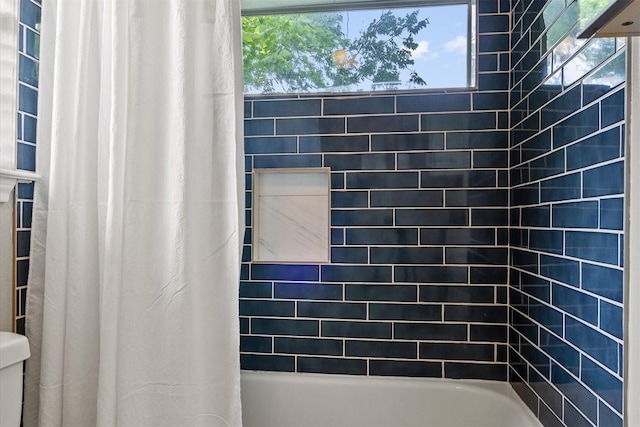406 W 55th 1/2 St, Austin, TX 78751 - full bathroom with shower / tub combo with curtain and toilet