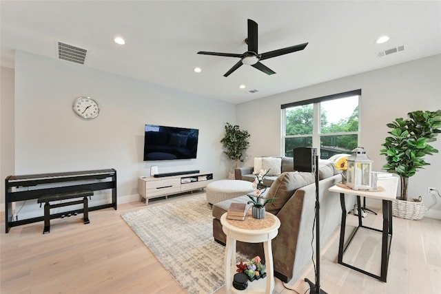 living area with visible vents, a ceiling fan, recessed lighting, and light wood-type flooring