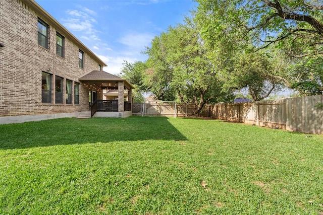 view of yard featuring a fenced backyard