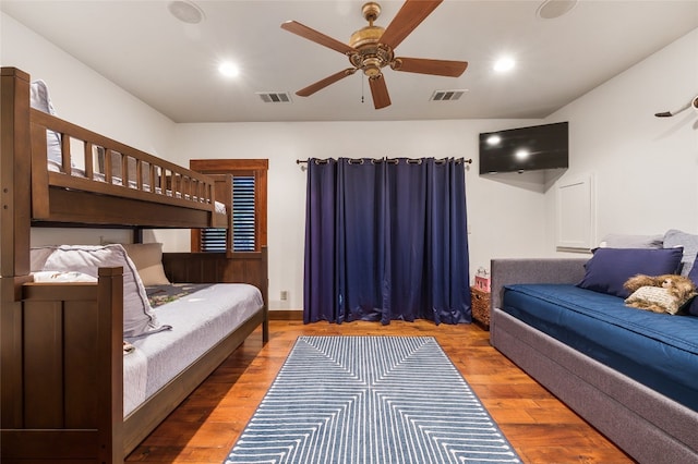 bedroom featuring ceiling fan, recessed lighting, wood finished floors, and visible vents