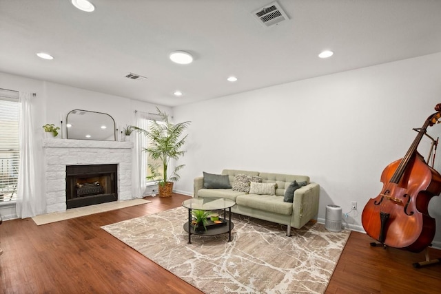 6900 E Riverside Dr Unit 17, Austin, TX 78741 - living room featuring healthy amount of natural light, wood finished floors, a fireplace, and recessed lighting