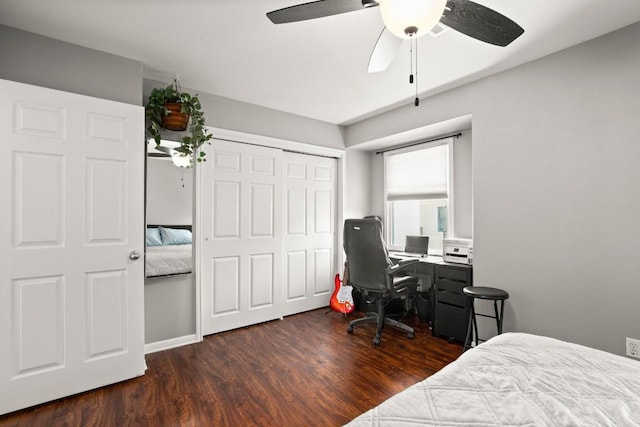 6900 E Riverside Dr Unit 17, Austin, TX 78741 - bedroom with dark wood finished floors, a desk, a ceiling fan, and a closet