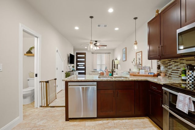 kitchen with a ceiling fan, visible vents, a sink, a peninsula, and stainless steel appliances