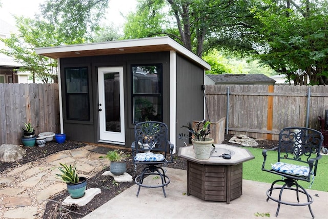 view of outdoor structure featuring a fenced backyard and an outdoor structure