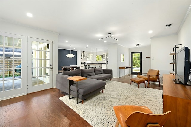 12218 Grimsley Dr, Austin, TX 78759 - living room with recessed lighting, baseboards, wood finished floors, visible vents, and ornamental molding