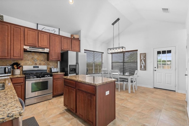 kitchen featuring visible vents, stainless steel appliances, decorative backsplash, under cabinet range hood, and vaulted ceiling