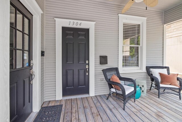 property entrance featuring a porch and ceiling fan