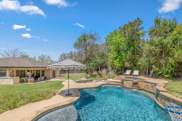 1418 Jackson Rd, Kerrville, TX 78028 - outdoor pool featuring fence, an in ground hot tub, a yard, and a patio area