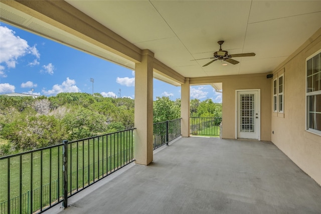 balcony featuring ceiling fan