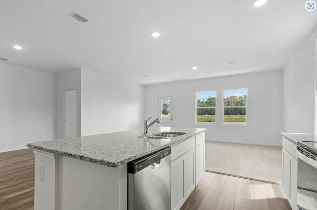 kitchen featuring a sink, light wood-style floors, range with electric cooktop, stainless steel dishwasher, and visible vents