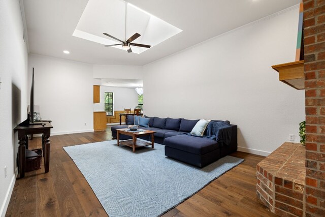 living area featuring dark wood-style flooring, ceiling fan, recessed lighting, and baseboards