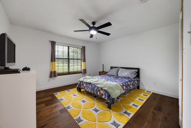 bedroom with a ceiling fan, baseboards, and hardwood / wood-style floors