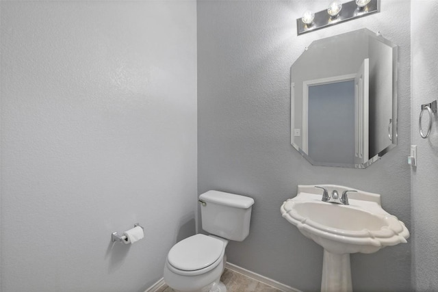 407 N Lori Cir, Bastrop, TX 78602 - bathroom featuring toilet, tile patterned floors, and baseboards