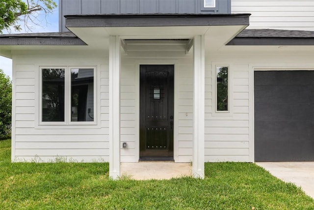 1000B Vargas Rd Unit B, Austin, TX 78741 - entrance to property with roof with shingles, board and batten siding, and a lawn