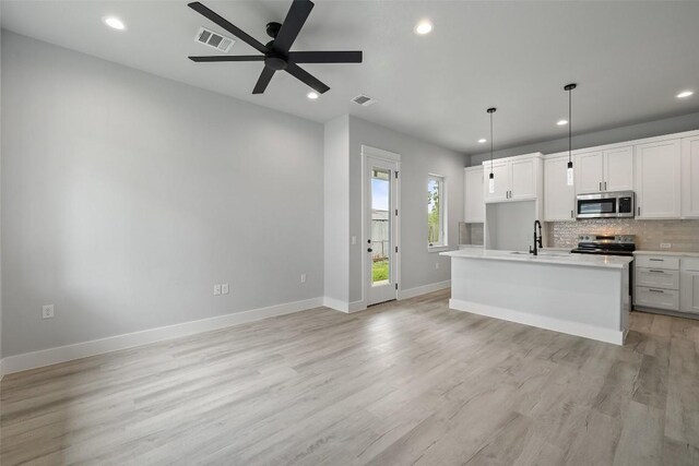 1000B Vargas Rd Unit B, Austin, TX 78741 - kitchen with visible vents, recessed lighting, a ceiling fan, and stainless steel appliances