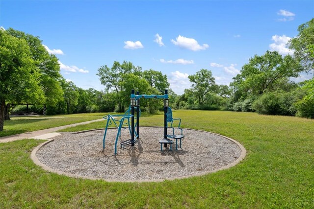 5009 Lott Ave, Austin, TX 78721 - community play area with a yard