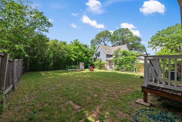 5009 Lott Ave, Austin, TX 78721 - fenced backyard with a wooden deck