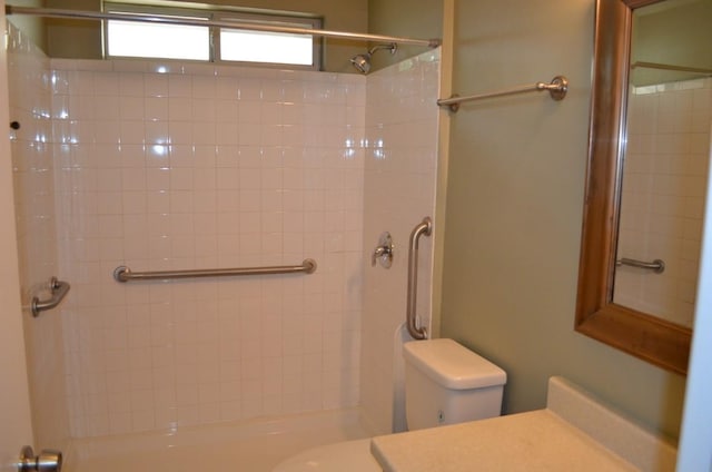 5009 Lott Ave, Austin, TX 78721 - full bathroom featuring vanity and toilet