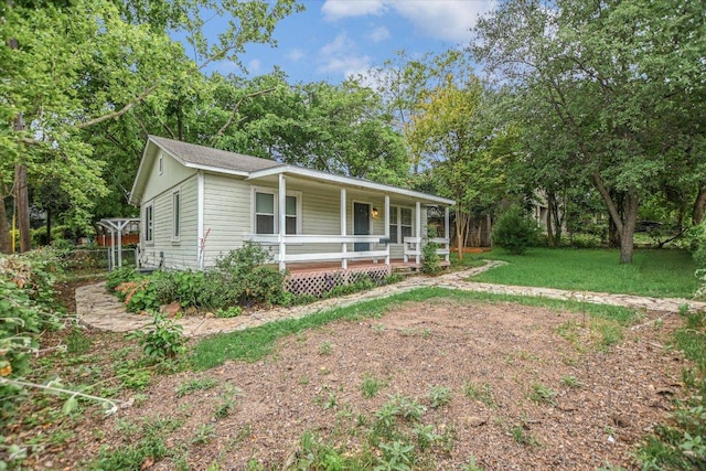 ranch-style house with covered porch and a front yard