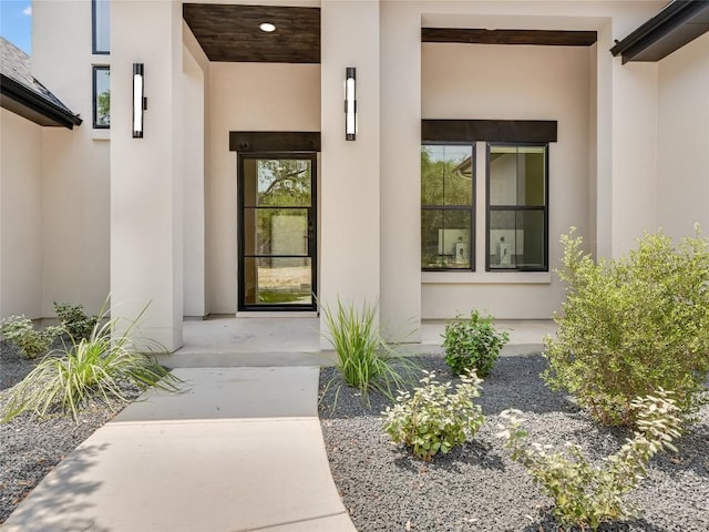property entrance with stucco siding