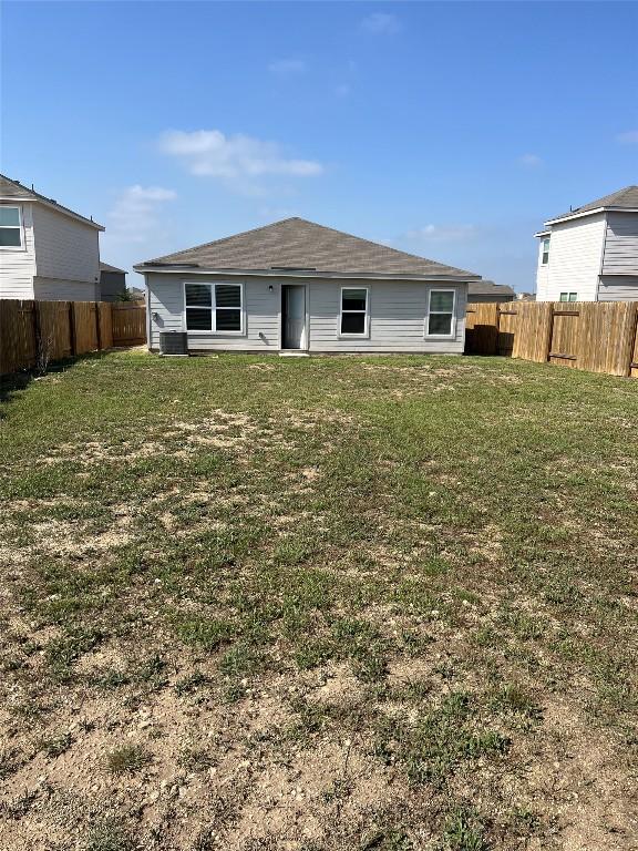 105 Riverdale Dr, Jarrell, TX 76537 - photo 2