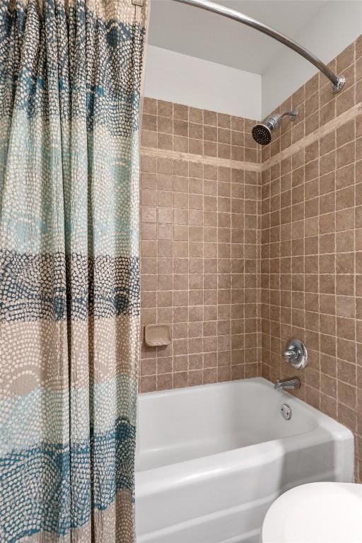 full bathroom featuring shower / bath combo