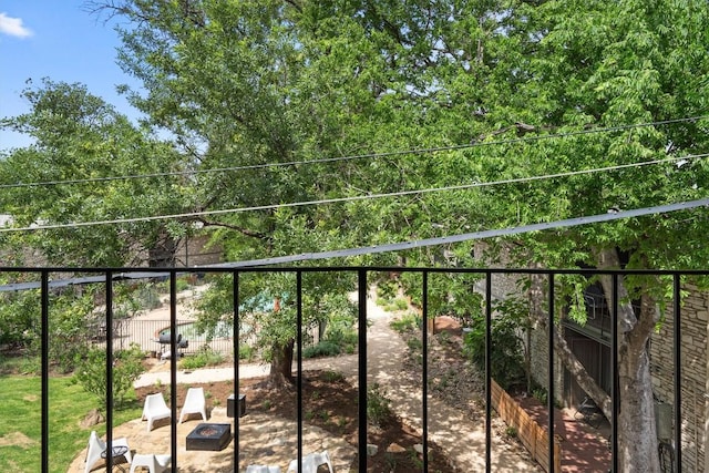 1304 Mariposa Dr Unit 231, Austin, TX 78704 - balcony with an outdoor fire pit